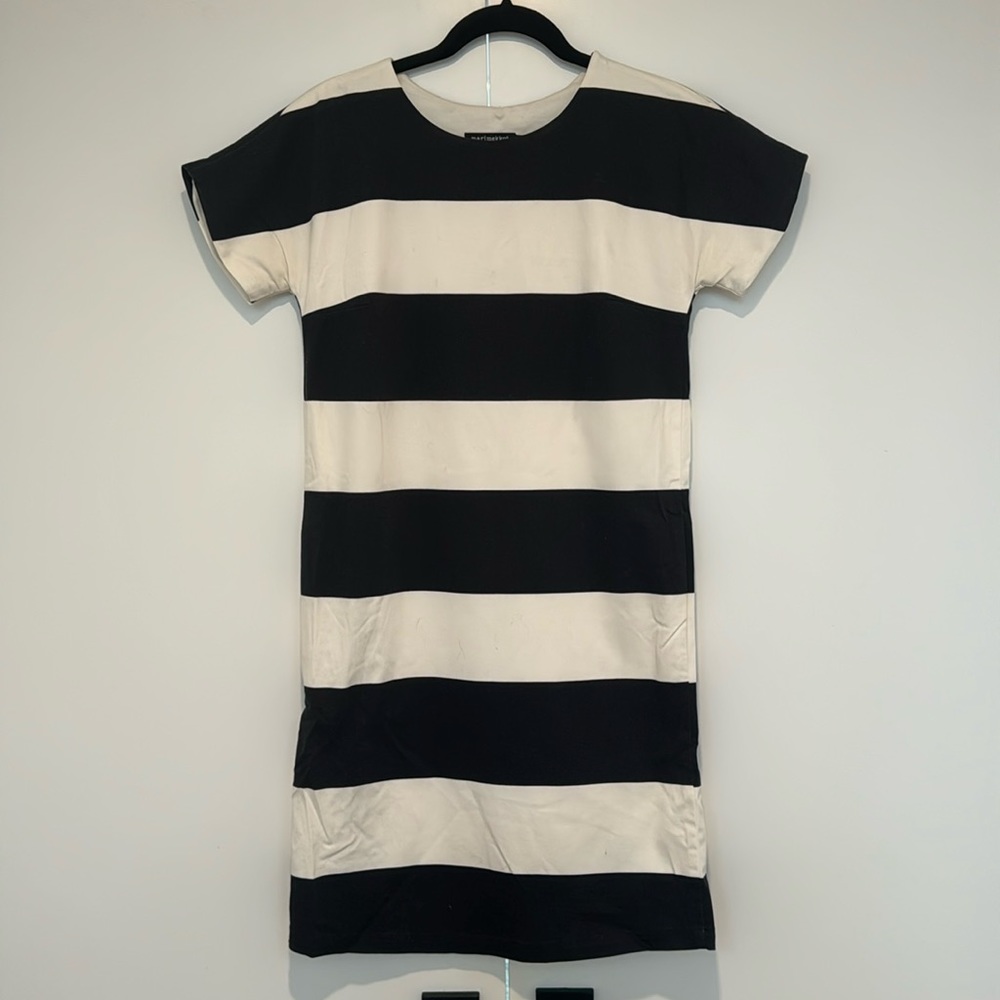 Marimekko black and white striped short sleeve dress. This piece is lined.